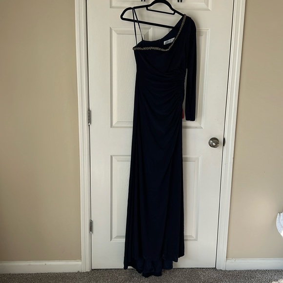 Ieena for Mac Duggal Draped One Sleeve Jersey Gown in Midnight Size 4 - Picture 5 of 12